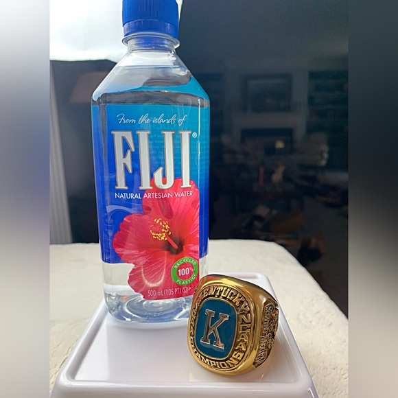 Kentucky Wildcat 98 Comeback Cats Team Ring Paper Weight - RARE - Picture 2 of 8